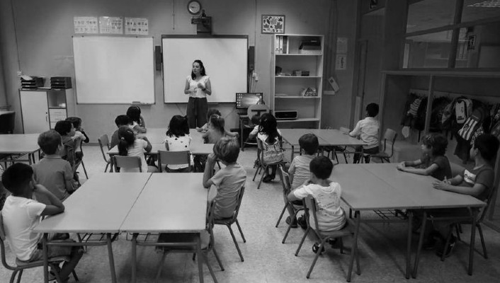 La labor del docente es preparar a los individuos del mañana para que cada uno se destaque en la carrera que aprenderá. Foto: EFE.