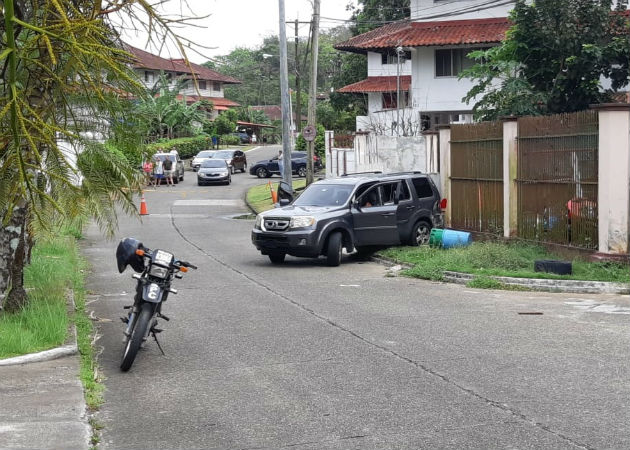 Vecinos del área reportaron una persecución entre vehículos. Foto: Diómedes Sánchez. 