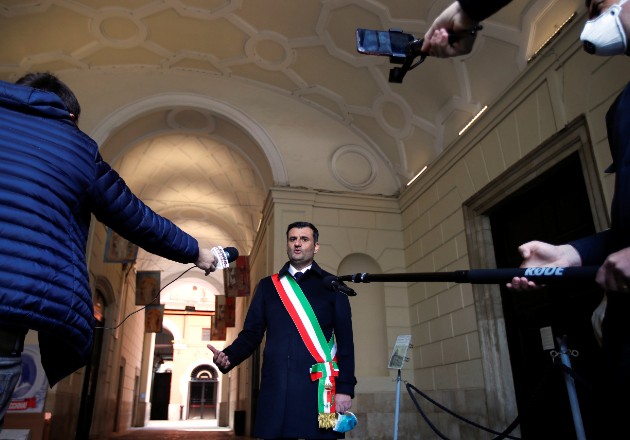   Antonio Decaro, alcalde de Bari, pidió al Gobierno italiano que dirigiera la respuesta al coronavirus. Foto / Alessandro Garofalo/Reuters.