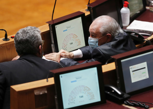 El primer ministro de Portugal,  Antonio Costa, hace uso de la palabra en el Parlamento en Lisboa. Fotos: EFE.