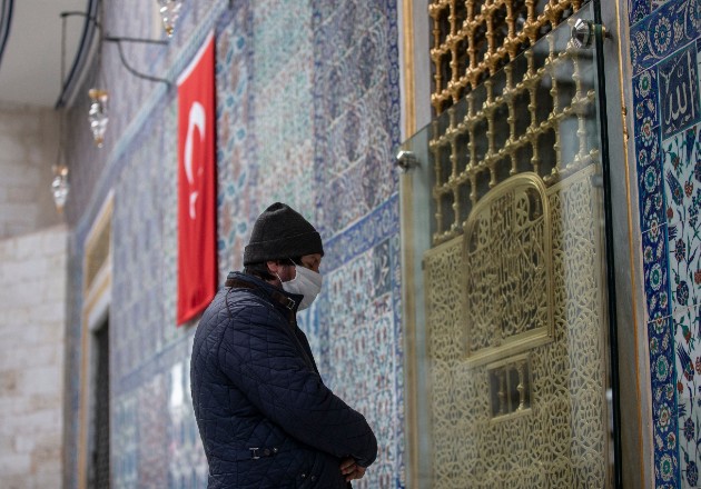 El mes sagrado del Islam ha iniciado en un mundo cambiado, donde la mayoría lo celebrará en casa. Mezquita en Estambul. Foto / Eredem Sahin/EPA, vÍa Shutterstock.