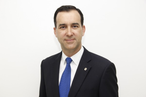 Jean Pierre Leignadier Dawson, es licenciado en Finanzas de Villanova University; además, posee una maestría en Administración de Negocios (MBA) de University de Notre Dame.