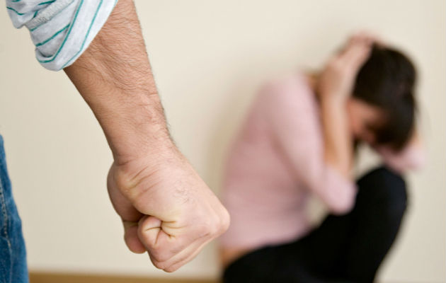 La persona piensa que se ve limitada al momento que es víctima de violencia doméstica de asistir al Ministerio Público.