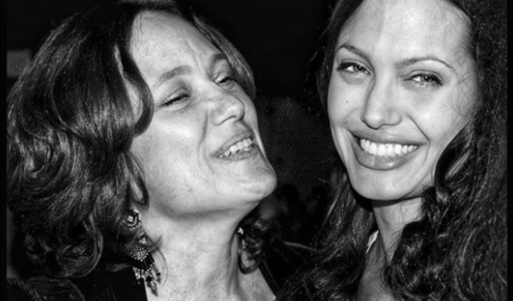 Angelina y su mamá.  Instagram