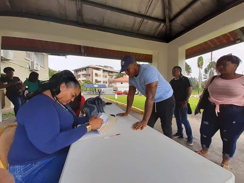 A finales del mes de año pasado, se registraron varias manifestaciones en la ciudad y afueras de Colón, exigiendo empleos temporales al gobierno.