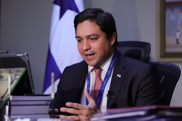 Almengor detalló que la estrategia inmediata del MEF es que Panamá cuente con los recursos presupuestarios para hacerle frente a la crisis .