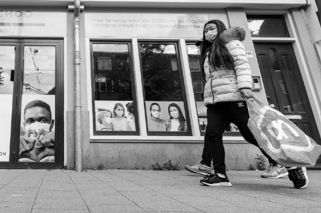 En esta lucha contra el COVID-19 nos liberamos del acoso de ciertos hombres en la calle. Foto: EFE. 