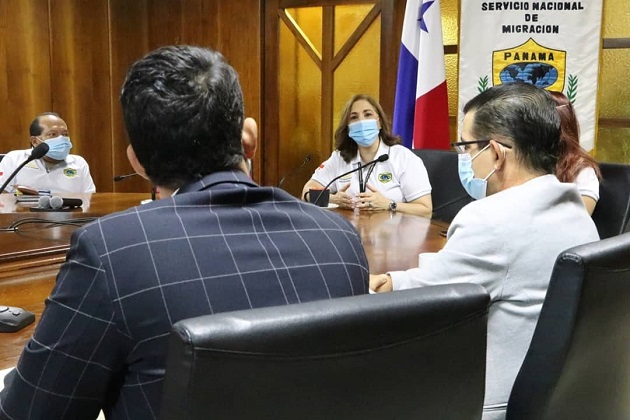 Autoridades del SNM sostuvieron una reunión con el presidente de Arena, Rafael Rodríguez. Foto @migracionpanama