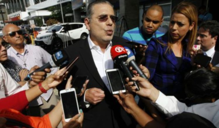 Fonseca Mora habla a los medios sobre Juan Carlos Varela y Odebrecht.