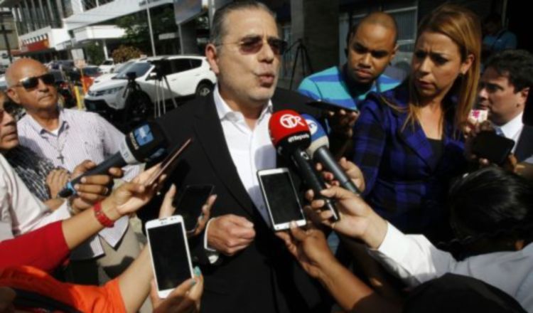 Fonseca Mora habla a los medios sobre Juan Carlos  Varela y Odebrecht. 