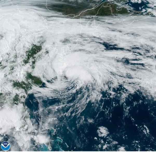 La tormenta tropical, que se adelantó a la temporada de huracanes que comienza el 1 de junio y termina el 30 de noviembre, avanza hacia el norte noreste a 24 kilómetros por hora (15 millas). FOTO/EFE