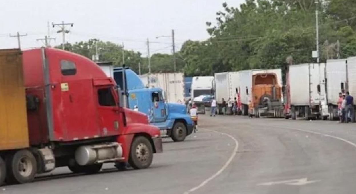 Medio centenar de camiones están parados en los límites entre Costa Rica y Panamá. Fotos: Archivo/Ilustrativa., 