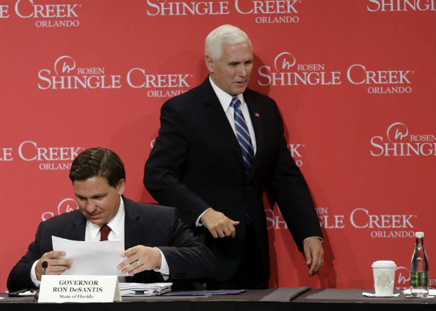 Las declaraciones de Pence (d), se dieron en Orlando, Florida. Fotos: AP. 