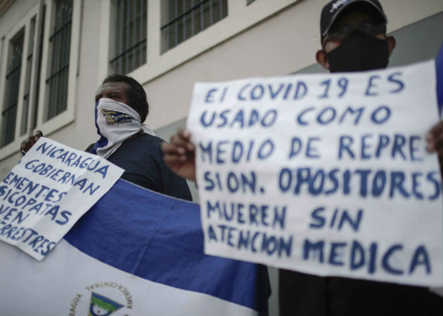 Opositores nicaragüenses en Costa Rica denuncian que el Gobierno de Ortega usa el COVID-19 para reprimir. Fotos: EFE.