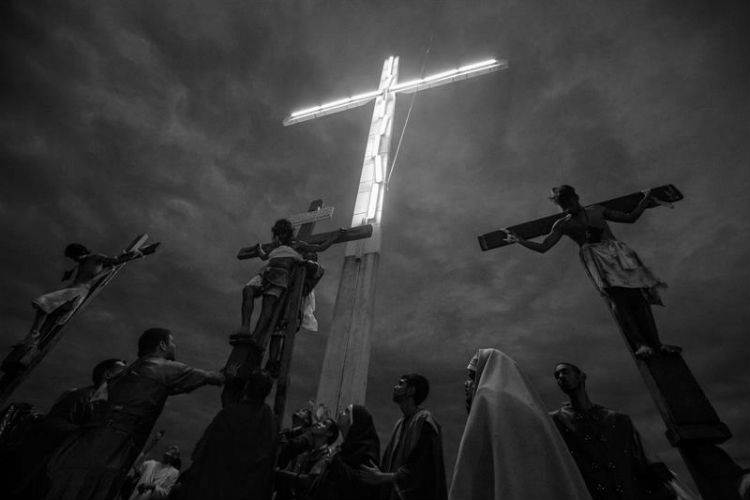 Vino a dar la vida en la cruz por nosotros, a morir de la manera más terrible, derramando su sangre para pagar el precio del rescate. Foto: Archivo. Epasa.