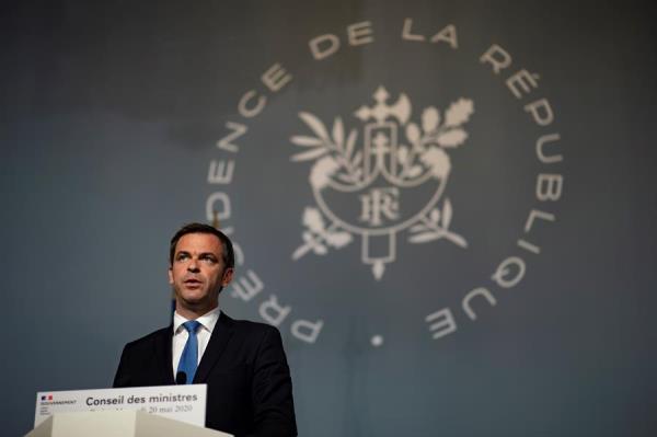 El ministro francés de Sanidad, Olivier Véran, dijo que antes de estos estudios, Francia ya restringía este tratamiento a pacientes hospitalizados y a los casos más graves. FOTO/EFE