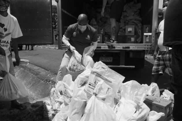 Se ha invertido mucho esfuerzo en entregar bolsas de comida, un bono, pero estas ayudas no han sido suficientes en frecuencia, cantidad y calidad. Foto: Archivo. Epasa.