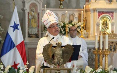 El arzobispo de Panamá José Domingo Ulloa.