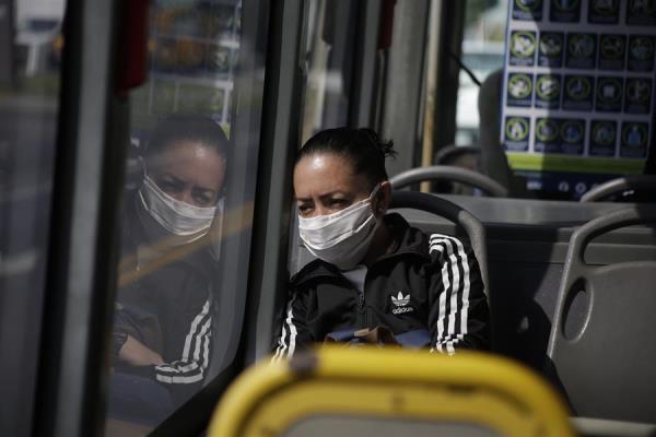 Es obligatorio el uso de mascarillas y el distanciamiento físico. Foto: EFE