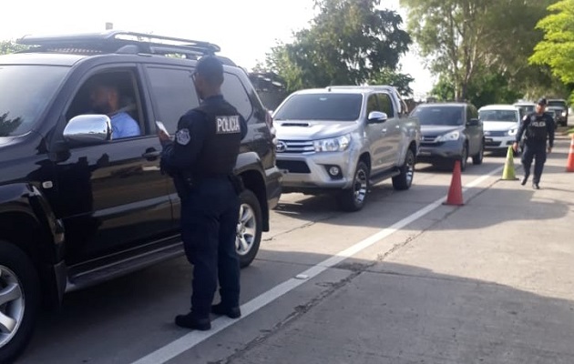 Los trabajadores ya no necesitarán salvoconductos, sino el carné de la empresa donde labora.