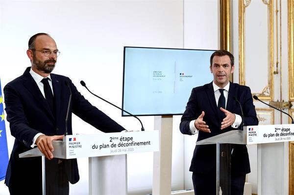 El jefe de Gobierno, Édouard Philippe, anunció el fin de la limitación de desplazamientos en Francia en un perímetro de cien kilómetros, disposición con la que pretendían controlar la circulación del virus entre territorios con mayor o menor incidencia de casos. FOTO/EFE