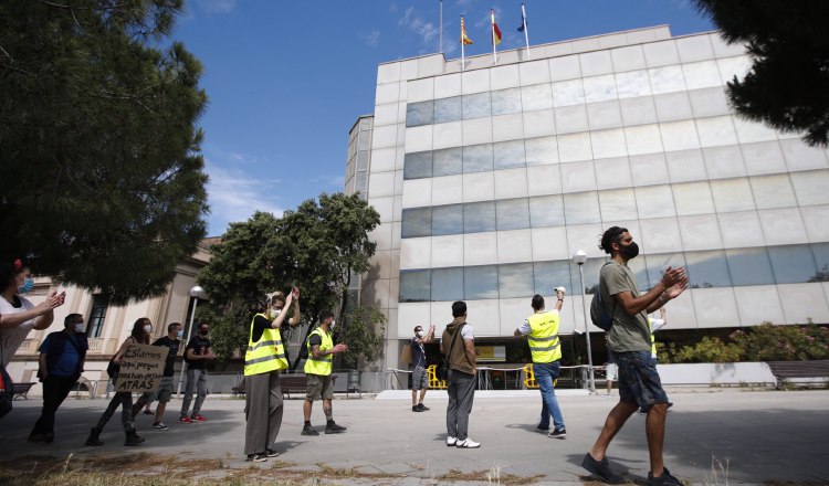 Este es un efecto del COVID-2019,  que empezó a afectar al mercado laboral a partir de la segunda quincena de marzo. EFE