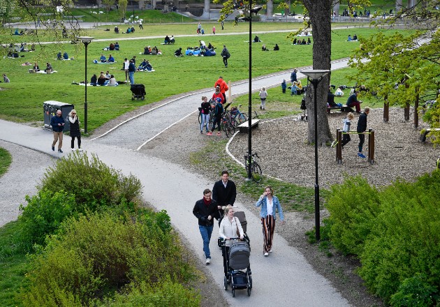 Más del doble de la cifra usual de gente murió en abril en Estocolmo, según datos. El parque Ralambshovsparken. Foto / Henrik Montgomery/EPA, vÍa Shutterstock.