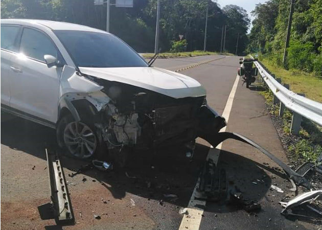 La camioneta se accidentó en un retén hacia la Costa Abajo. Foto: Diómedes Sánchez.