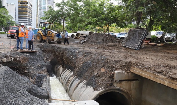 Avance de los trabajos en Calle Uruguay.