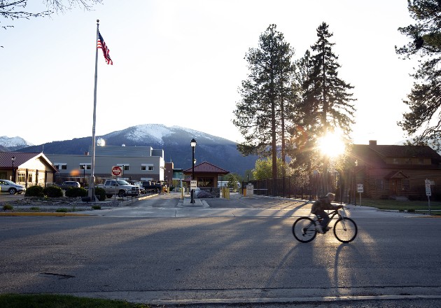 El personal en Rocky Mountain Laboratories trabaja las 24 horas para hallar respuestas al coronavirus. Foto / Janie Osborne para The New York Times.