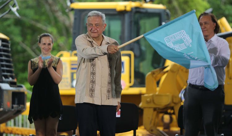 López Obrador avanzó que el dato del mes de mayo, que todavía no se ha dado a conocer, rondará los 350,000 empleos perdidos. EFE