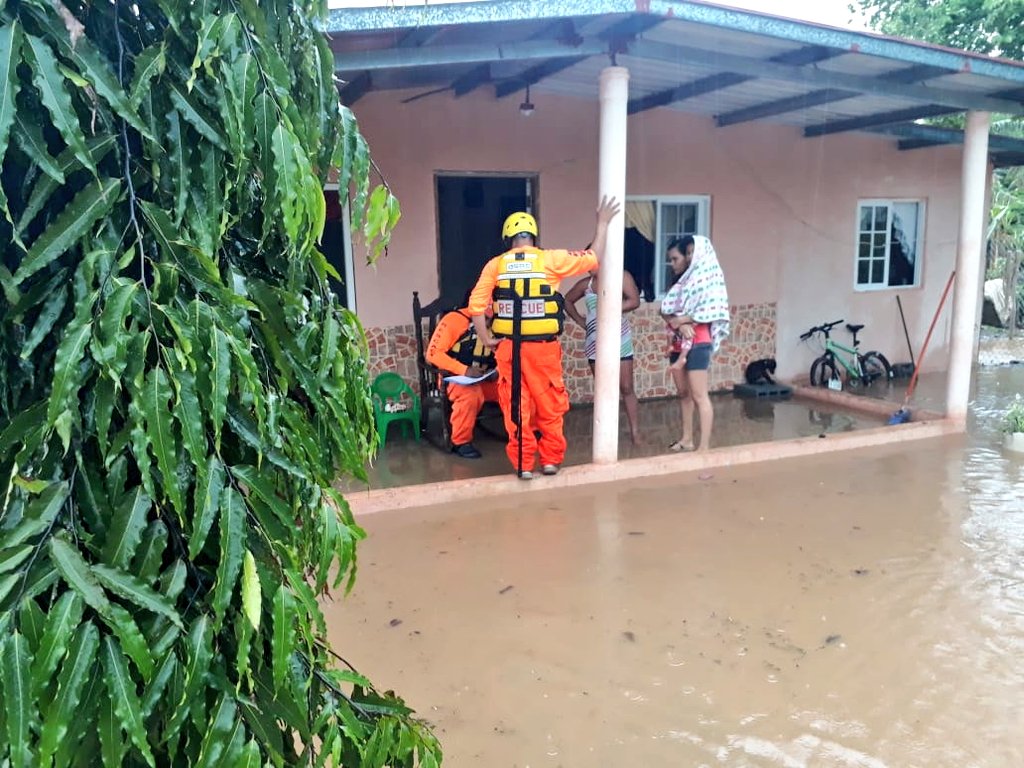 Durante una inundación debe mantener la calma, bajar la palanca de electricidad y desconectar el gas.