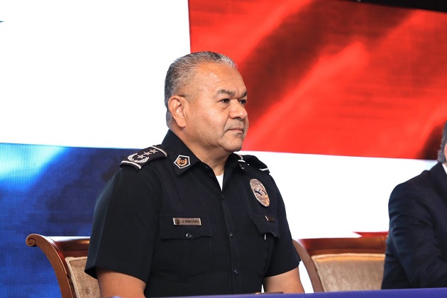 Jorge Miranda es el director de la Policía Nacional. 