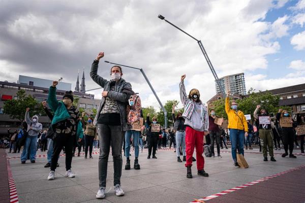 En Holanda también hubo actividades para recordar a Goerge Floyd. FOTO/EFE