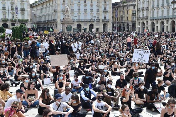 En Turin, Roma, y otras ciudades italianas hubo actividades contra la brutalidad policial . FOTO/EFE