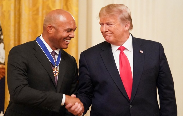 Mariano Rivera mantiene una buena relación con Trump.