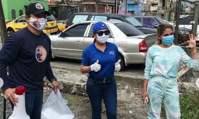 Luis Casis, Delfia Cortez y Jacky Guzmán, en Colón. Foto: Instagram