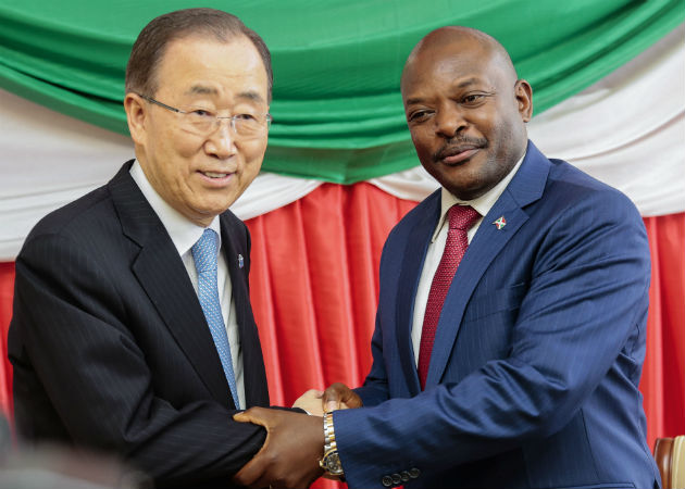 Imagen de archivo de Pierre Nkurunziza (der) con el entonces secretario general de la ONU, Ban Ki-moon (Feb, 23, 2016). Fotos: AP.