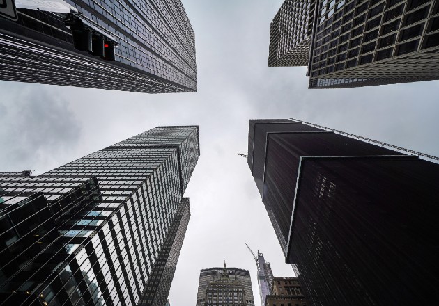 Edificios de oficinas “no están diseñados para quedarse solos durante meses”, dijo un experto. Una calle en NY. Foto / Chang W. Lee/The New York Times.