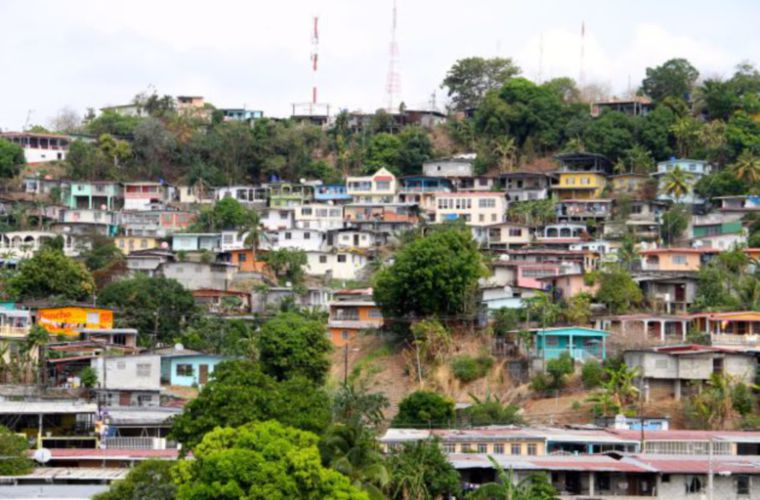 En San Miguelito por su geografía es difícil colocar un cerco sanitario porque convergen muchas veredas.