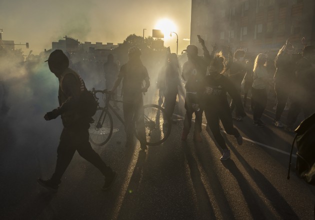 Cientos de negocios han sido dañados o destruidos en Minneapolis, llevando a nuevos temores económicos. Foto / Victor J. Blue para The New York Times.