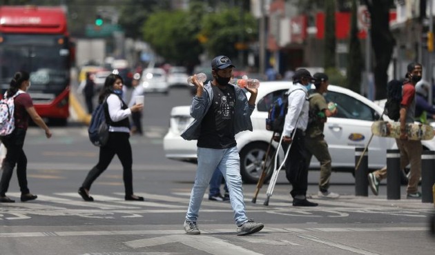 América Latina, epicentro creciente de la COVID-19, se enfrenta hoy no solo a los estragos económicos sino pérdidas humanas. EFE