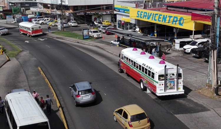 Las calles del país colapsan en las horas pico por la gran cantidad de vehículos. 