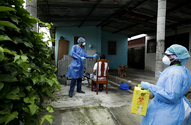 En Panamá se hicieron 2.009 pruebas nuevas de contagio de COVID-19 en las últimas 24 horas. Foto AP