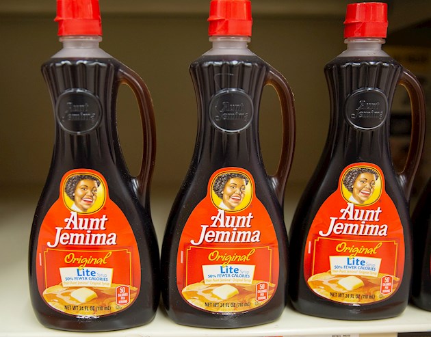 Según explica la página web de Aunt Jemima, el logotipo fue diseñado en 1890 basándose en Nancy Grenn, 