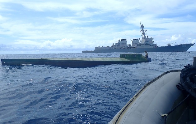 “Esta interdicción e incautación de drogas fue un gran logro para nuestro equipo de la Guardia Costera”, manifestó el Capitán de Fragata de la Marina de los EE. UU. Leonardo Giovannelli, oficial al mando del USS Preble.