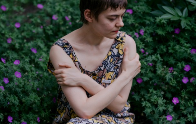 Emily Roll, quien comenzó a consultar a un nutriólogo y terapeuta después de luchar contra la anorexia durante 15 años, y cuya recuperación se vio interrumpida por la pandemia del coronavirus. Foto/Erin Kirkland/The New York Times