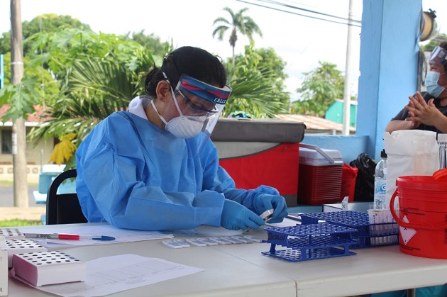 Personal del Minsa sigue realizando pruebas de antígenos en todo el país para detectar casos positivos por COVID-19. Foto @MINSAPma