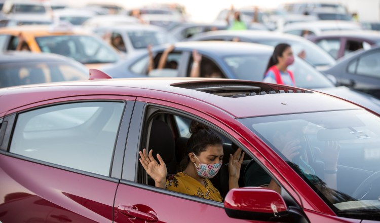 Uber hizo énfasis en la urgencia de tener normas claras que permitan potenciar el crecimiento de estos sectores. EFE