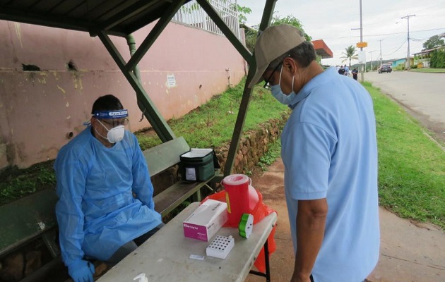 El Minsa realiza pruebas en los barrios con más casos.